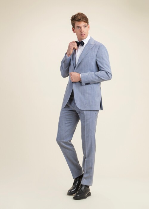 Hellblauer Hochzeitsanzug mit Fliege aus der Scabal Jazz Kollektion – Scabal Frühling Sommer 2026