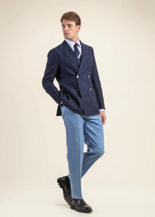 Eleganter Hochzeitslook in Marine und Hellblau – Scabal Frühling Sommer 2026