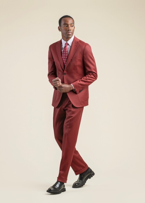 Bordeauxroter Anzug aus der Scabal Jazz Kollektion – Scabal Frühling Sommer 2026