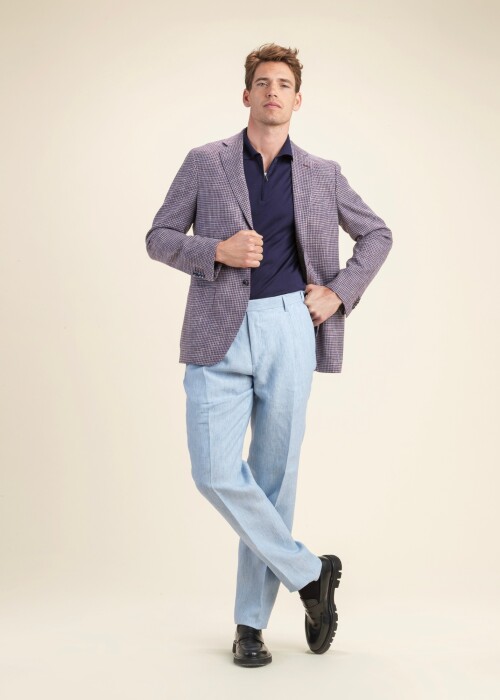 Sommerlicher Riviera Trend Look mit gemustertem Jackett und hellblauer Leinenhose – The Wedding Edition | Scabal Frühling Sommer 2026