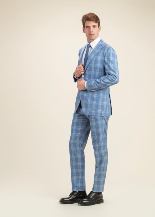 Hellblauer Anzug mit Karomuster – The Wedding Look aus der Riviera Trend Kollektion | Scabal Frühling Sommer 2026