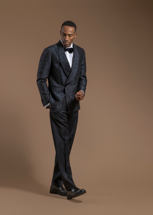 Schwarzer Scabal Smoking mit Jacquardmuster und Schalkragen aus der Herbst-Winterkollektion 2026, individuell massgeschneidert von Die Manufaktur – deine Schneiderei in St. Gallen.